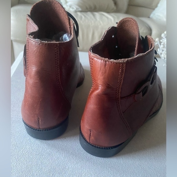 LEATHER COLLECTION Lace-Up Ankle Booties 5/8” Heel Brown Leather Women’s… - Picture 3 of 14
